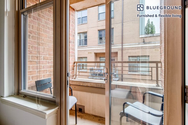 Foto del edificio - 2400 M St NW