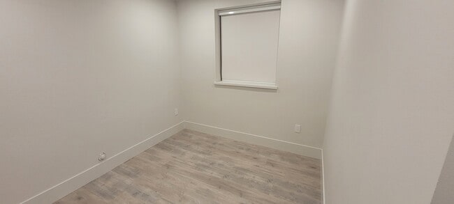 Building Photo - 5813 Canada Way