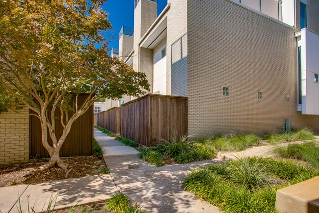 Building Photo - 4125 Cole Ave