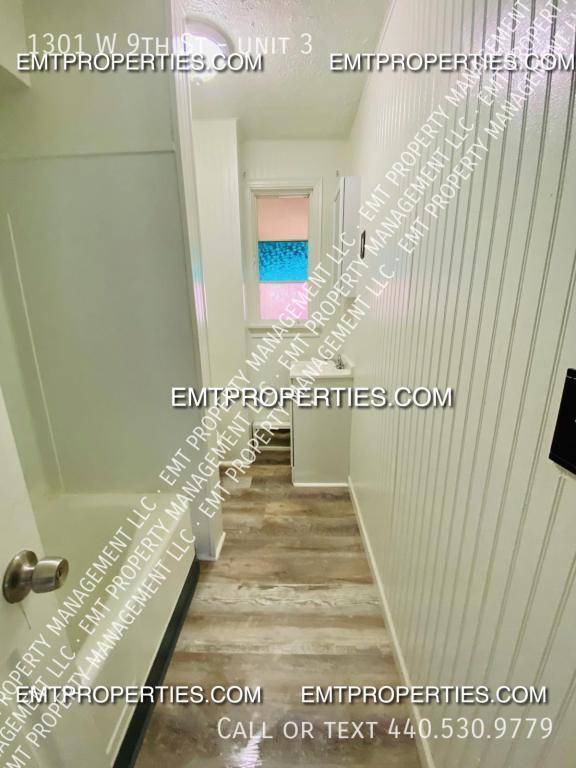 Building Photo - 1301 w 9th, unit 3