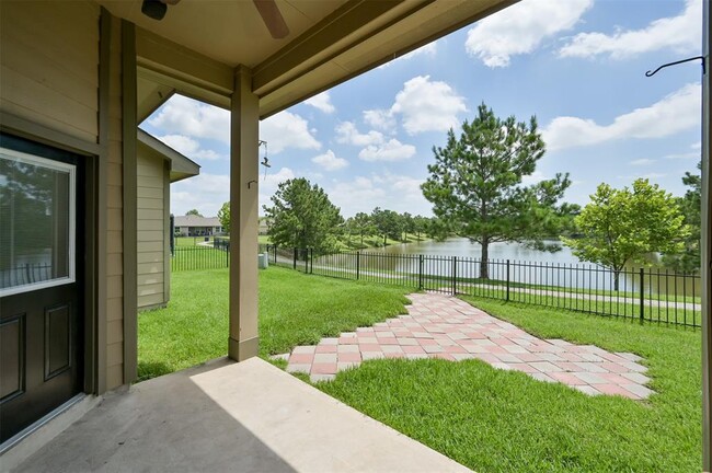 Foto del edificio - 22210 Willow Creek Bridge Ln