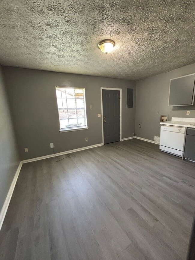 Building Photo - 929 Live Oak Dr