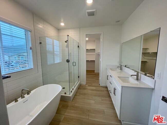 Foto del edificio - 23743 Wilcox Dr