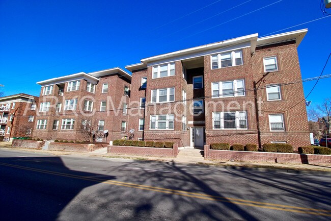 914 E 39th St Unit 1e Kansas City Mo 64109 Apartment For Rent In Primary Photo 914 E 39th St
