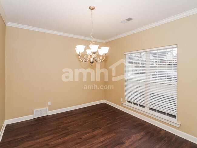 Building Photo - 1646 Dexter Lane