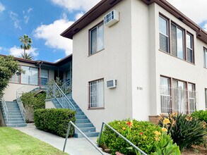 Building Photo - 5701 S San Vicente Blvd