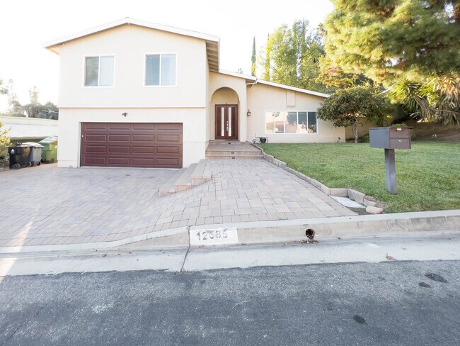 Building Photo - 12585 Byron Ave