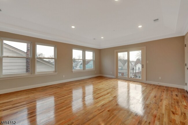 Building Photo - 159 Ivy St