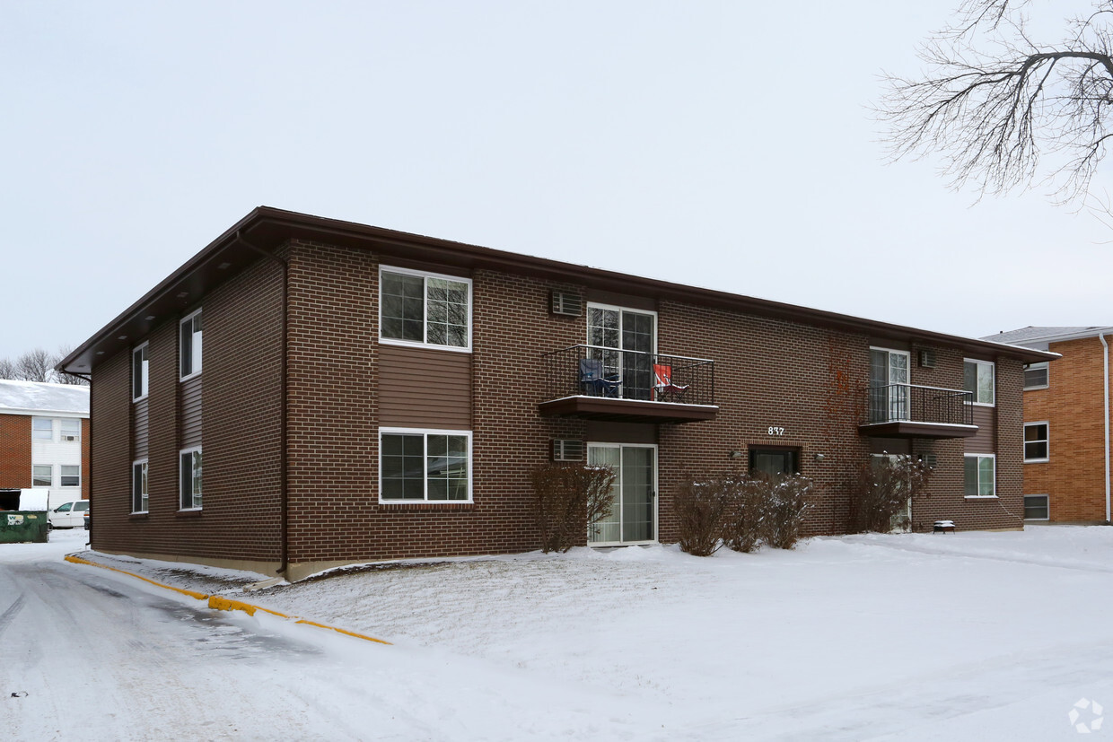 Primary Photo - Husky Ridge Apartments