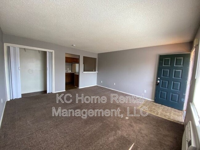 Building Photo - 561 N Somerset Terrace