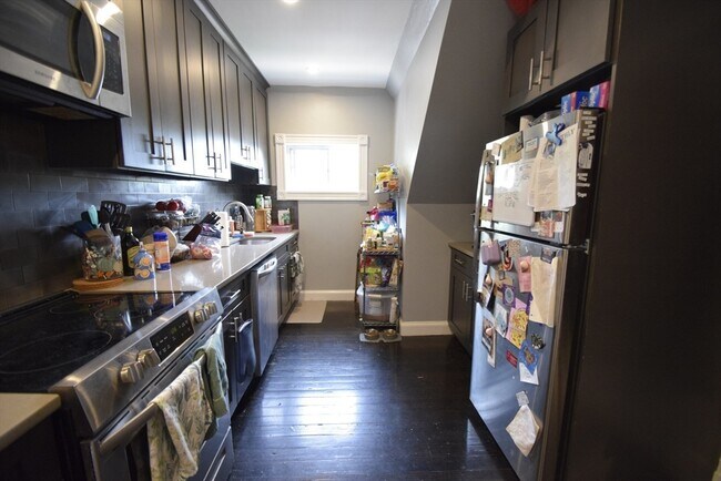 Foto del edificio - 33-35-35 Ridgemont St