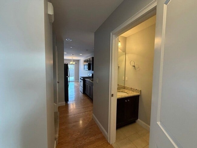 Foto del edificio - 75 Deerwood Dr