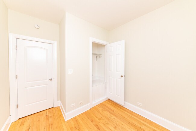 Foto del edificio - 2710 N Artesian Ave