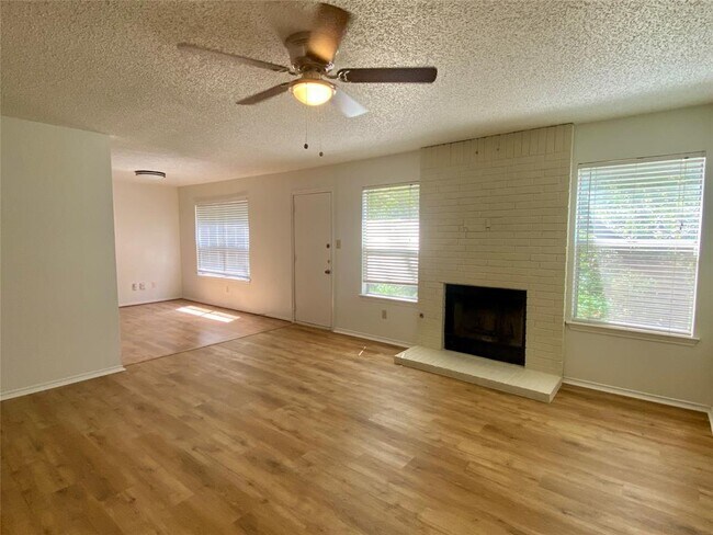 Foto del edificio - 8607 Cretys Cove