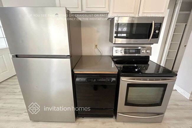 Building Photo - 1284 Ember St