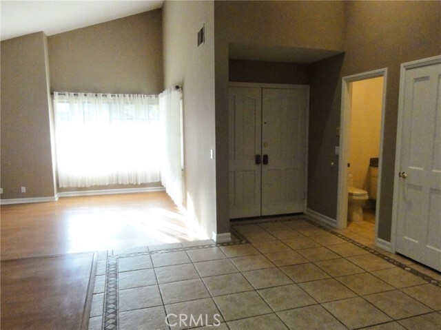 Building Photo - 337 Fox Hills Dr