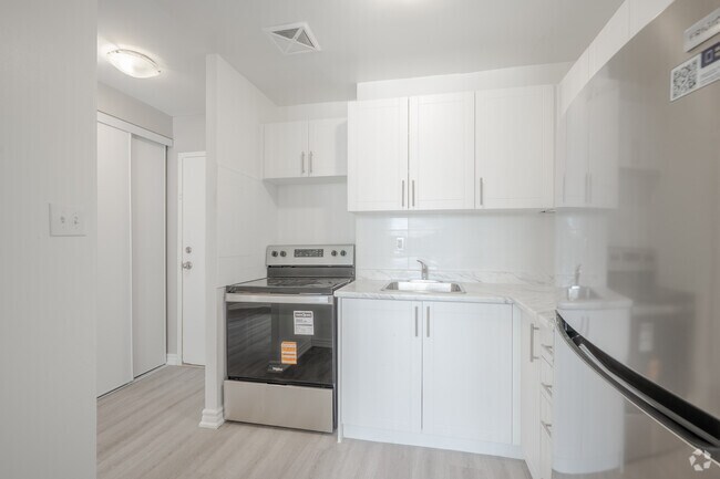 3 chambres, 1 salle de bain - Cuisine - Cedar-Wentworth Apartments