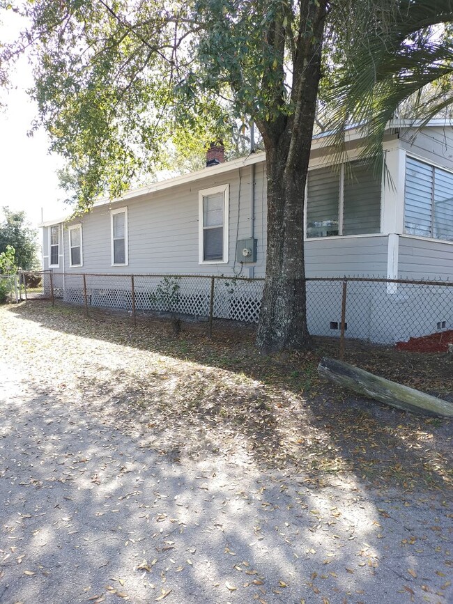 Foto del edificio - 3/1 Single Family Home Available now! 32204