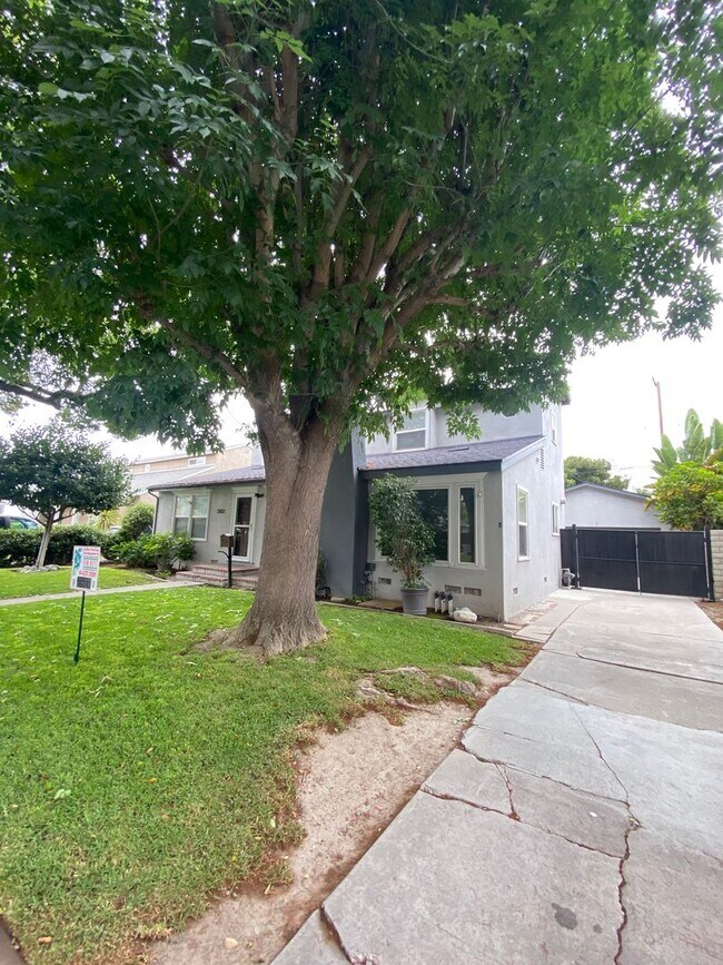 Foto del edificio - Long Beach: 4 bedroom 3 bath with Spacious...