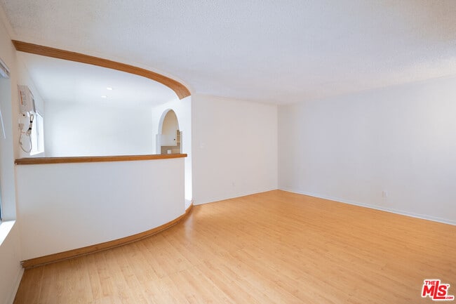 Building Photo - 960 Larrabee St