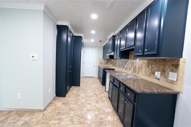 Building Photo - 12812 Shannon Hills Dr