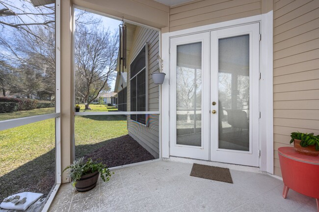 Building Photo - 3/2 Beautiful home on Meadowbrook Golf Course