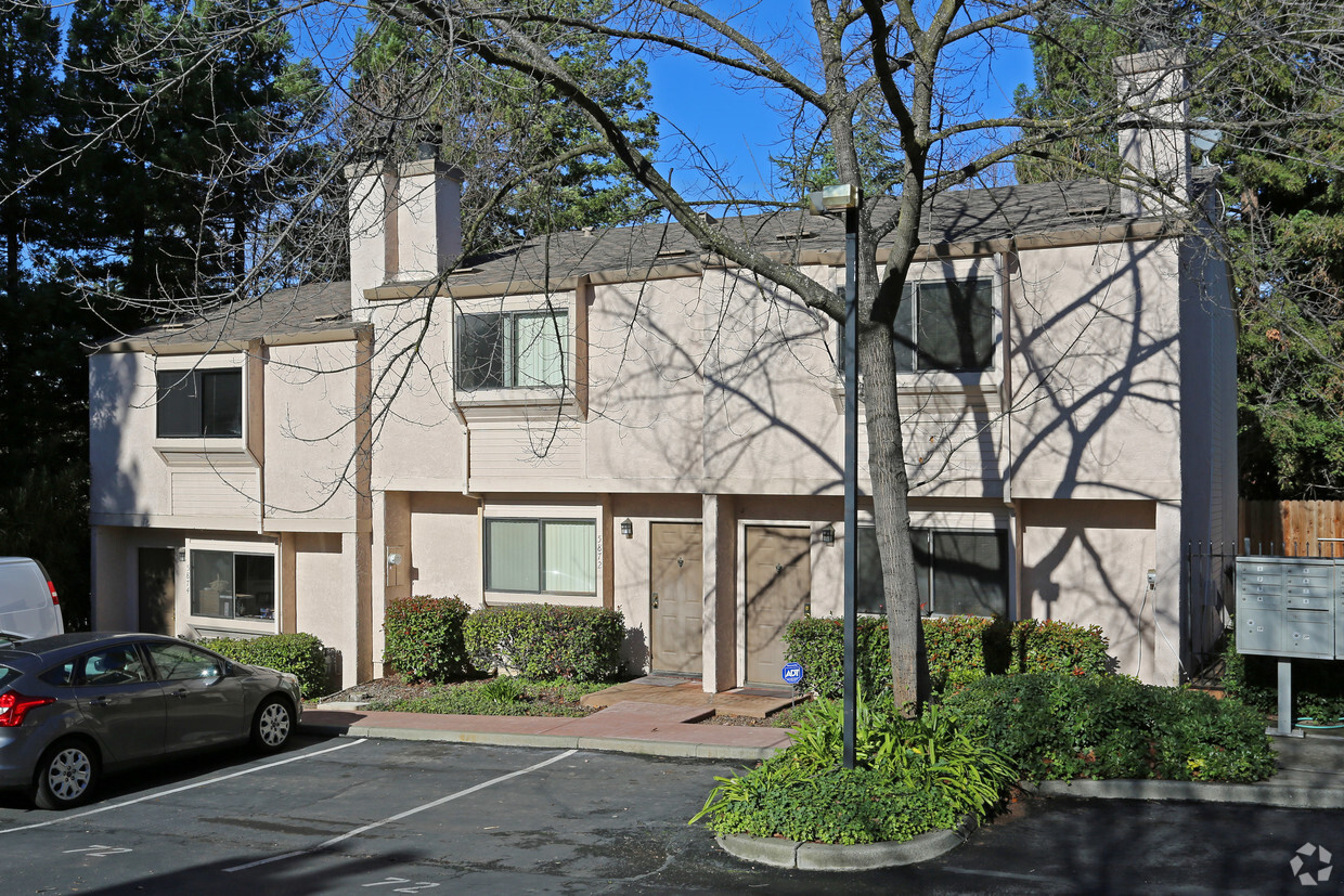 Building Photo - Alorn Lane Townhomes