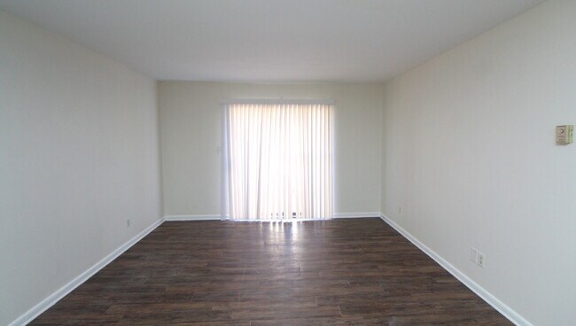 Foto del edificio - 2-Bedroom Apt. with Walk-In Closet & Private Deck