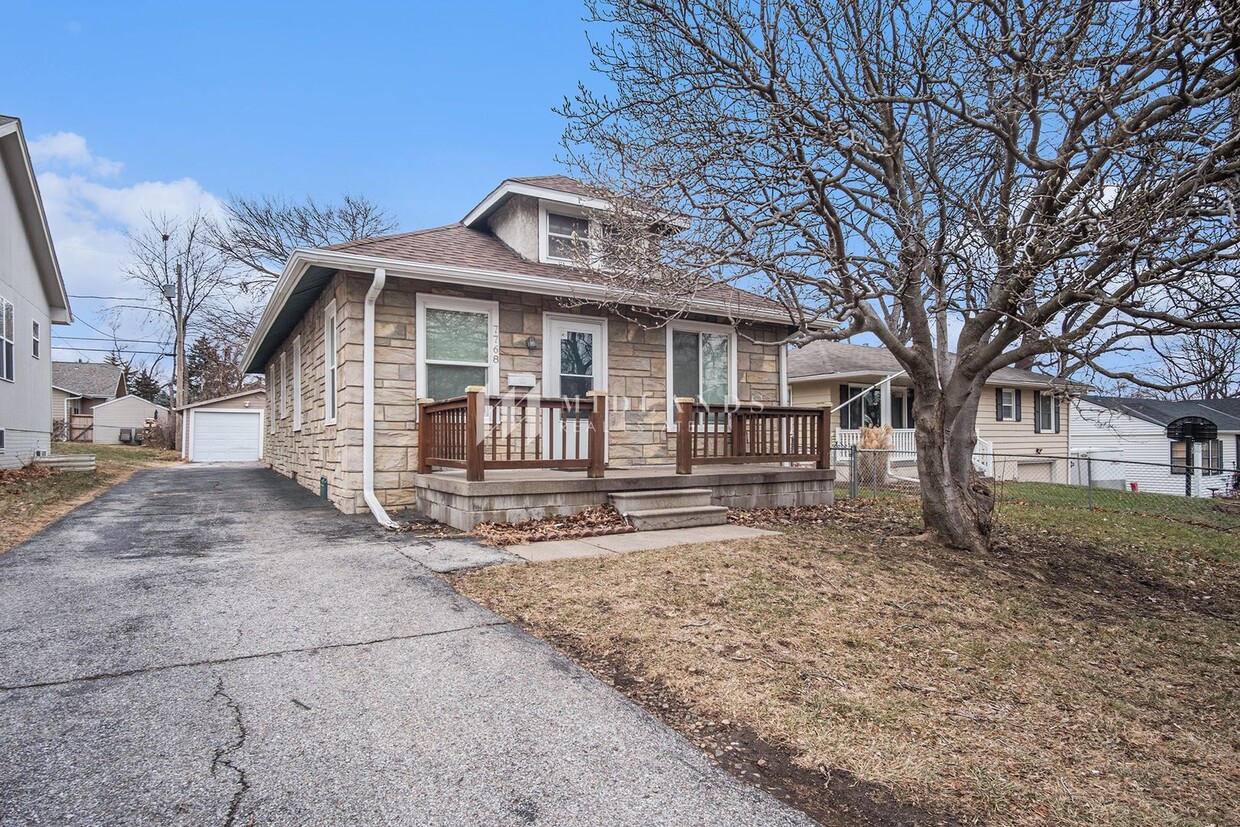 Primary Photo - Charming 2 Bedroom Ralston Home!