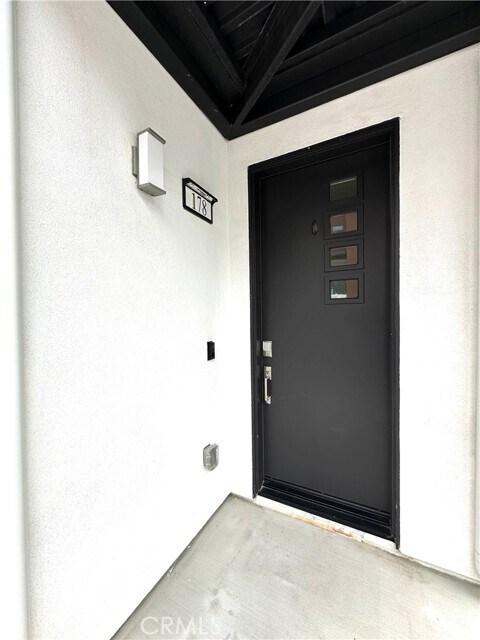 Building Photo - 178 Waypoint
