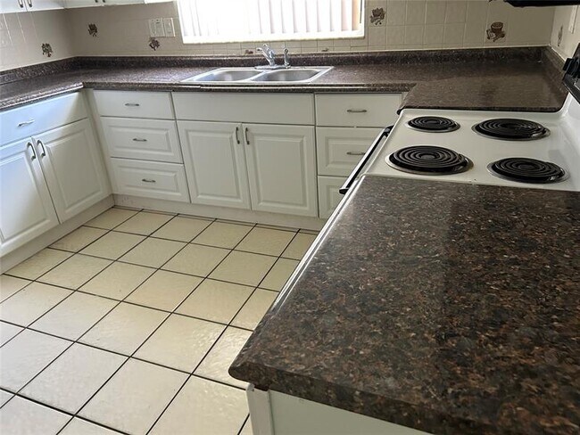 Foto del edificio - 701 W Evanston Cir