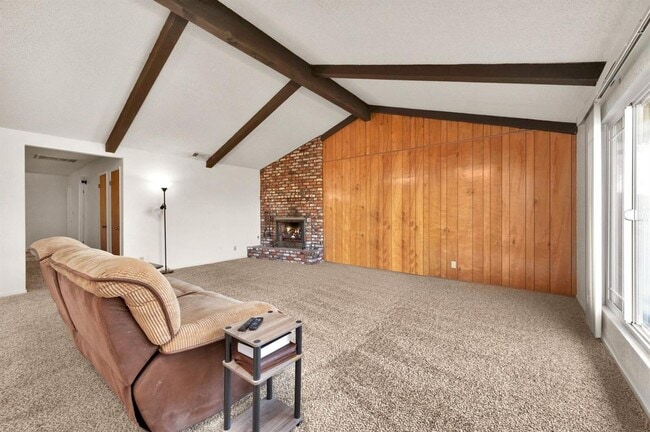 Building Photo - 3 br, 2 bath House - 1330 Sierra Ave