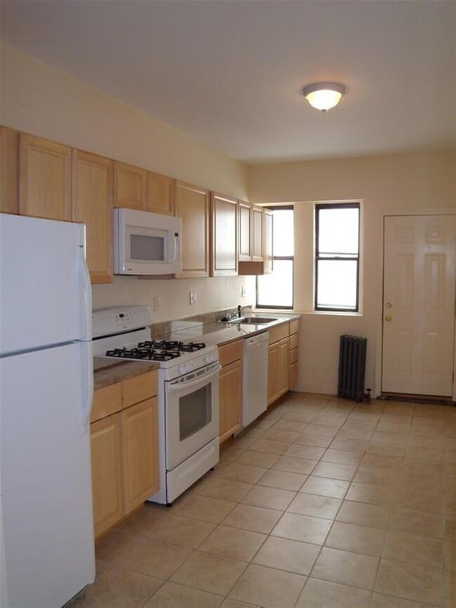 Building Photo - 217 Highland Ave