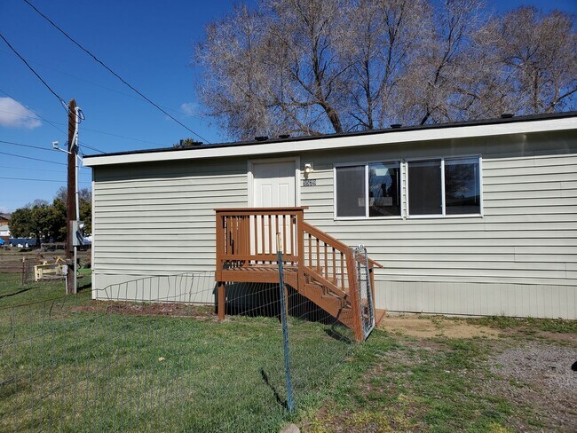 Foto del edificio - 5529 Shasta Way