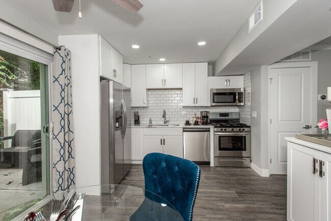 Foto del edificio - University Townhomes COMING SOON