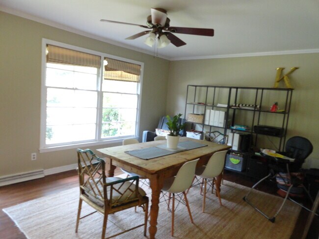 Foto del edificio - 5531 Farmbrook Dr