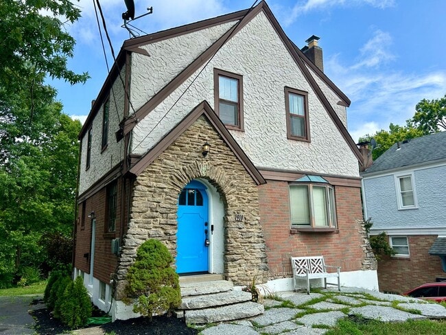 PRICE HILL- Charming 3 bedroom 1.5 bath - PRICE HILL- Charming 3 bedroom 1.5 bath House
