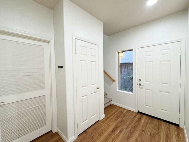 Foto del edificio - Stunning 2 Bed / 2.5 Bath Condo with 2-Car Garage in North Park
