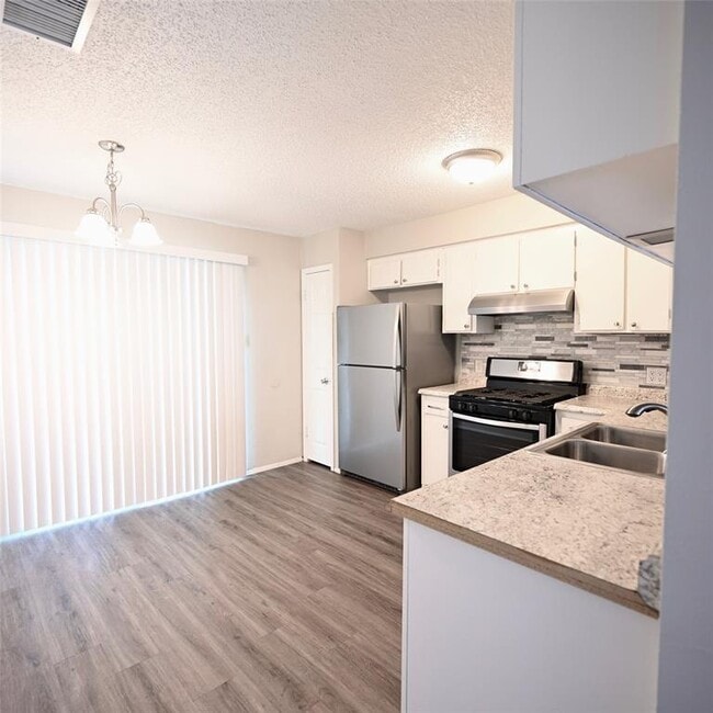 Building Photo - 208 W William Cannon Dr
