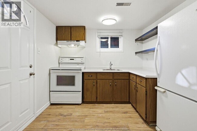 Photo du bâtiment - 1346 PARENT LOWER Ave