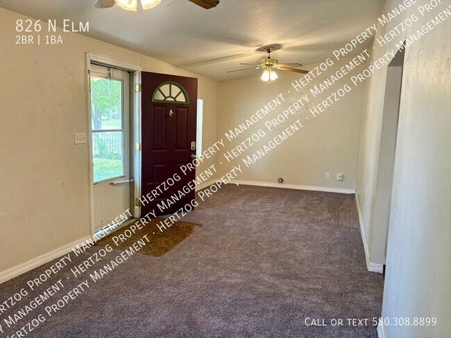 Foto del edificio - 2 Bedroom 1 Bathroom home with a fenced yard!