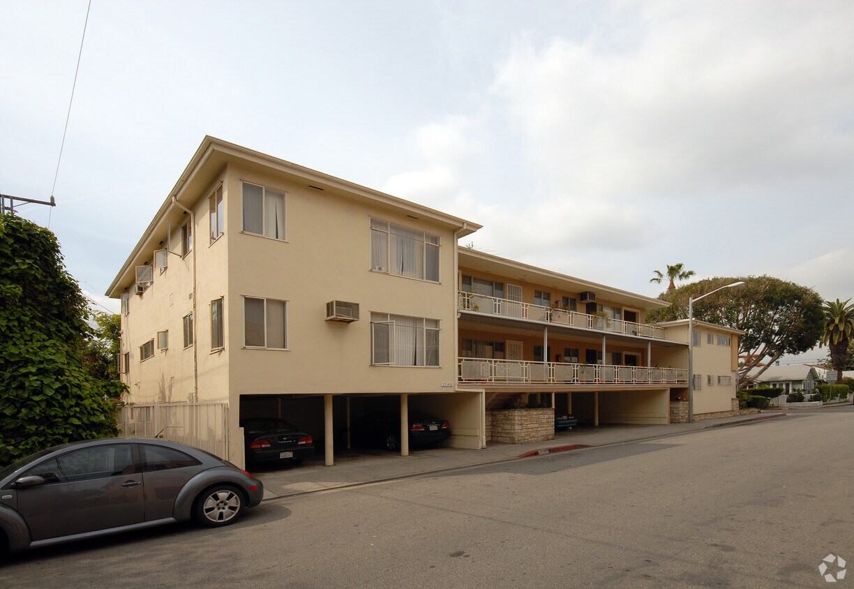 Primary Photo - 7740-50 Romaine St