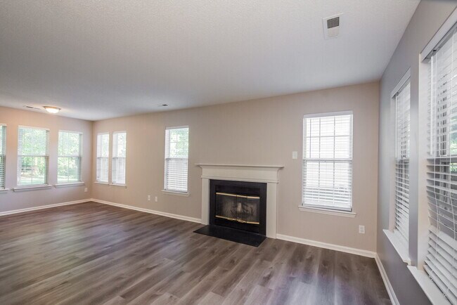 Foto del edificio - 3033 Oakcroft Dr