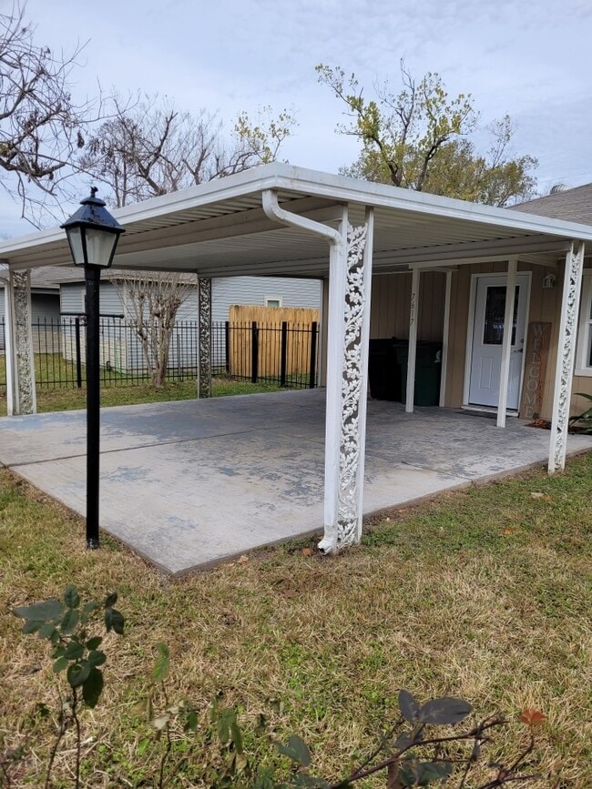 Building Photo - 7617 Delavan Dr