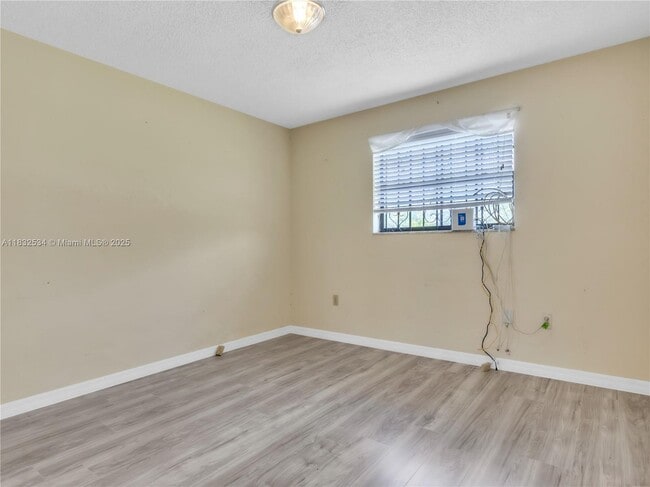 Building Photo - 11200 W Golf Dr