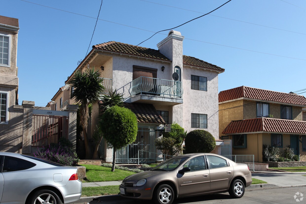 Building Photo - 1060 Bennett Ave