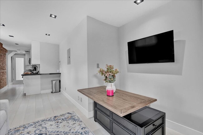 Building Photo - 120 Mulberry St