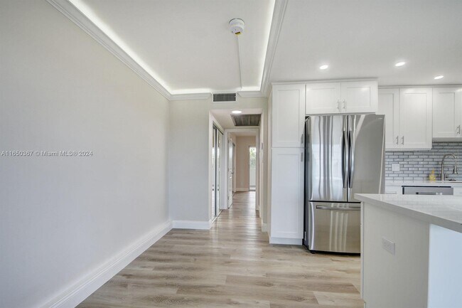 Building Photo - 457 Southampton C