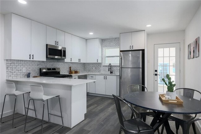Building Photo - 5005 Avenue F