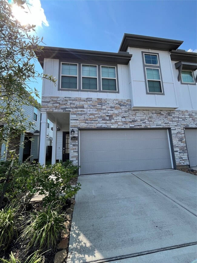 Building Photo - 10646 Cabot Trl Building Photo - 10646 Cabot Trl